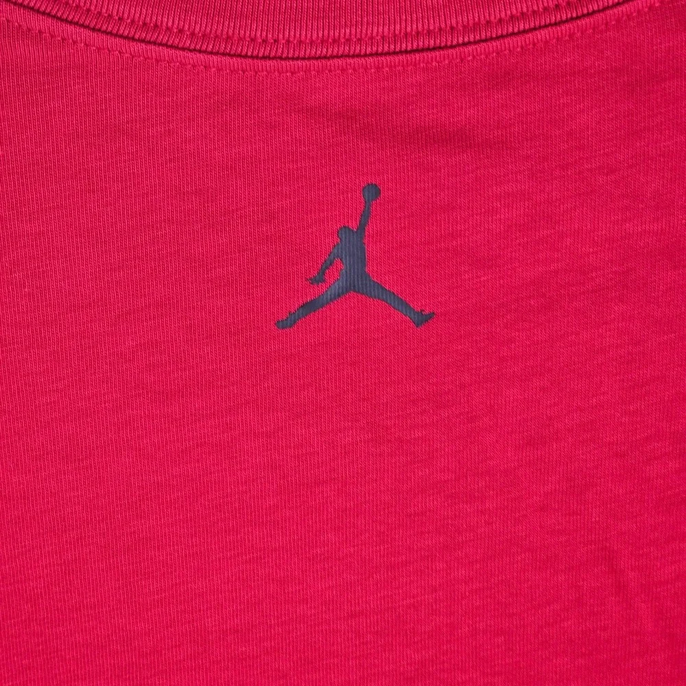 Jordan T-Shirt Mens L Red HJ2326-687 AJ1 Sneaker Patch Short Sleeve Crew Neck